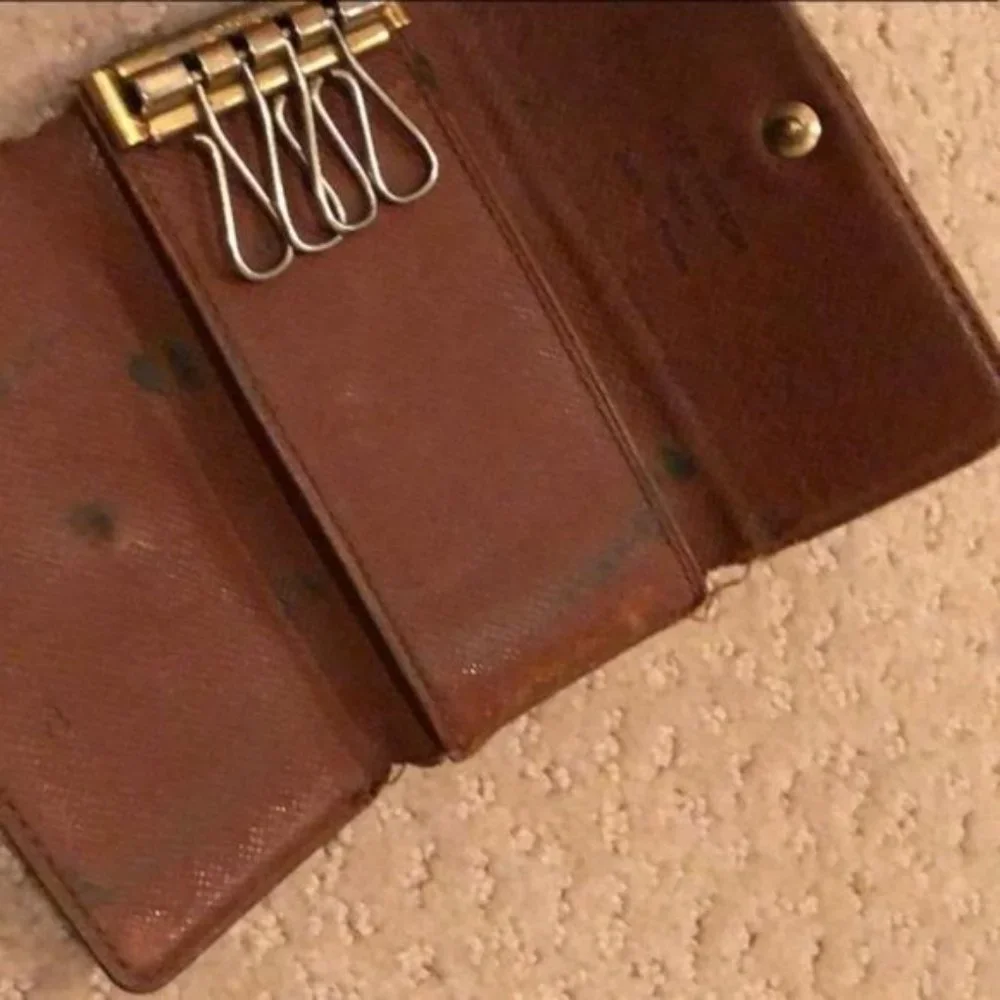 Louis Vuitton Monogram Key Holder/Wallet #387💥PRICE DROP💥